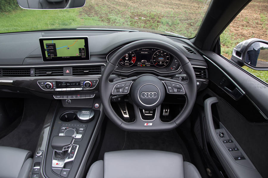 audi-s5-cabriolet-dashboard