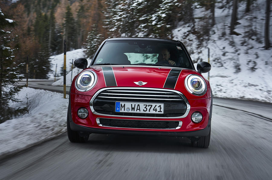 mini-5dr-hatch-cooper-d-dct-cornering