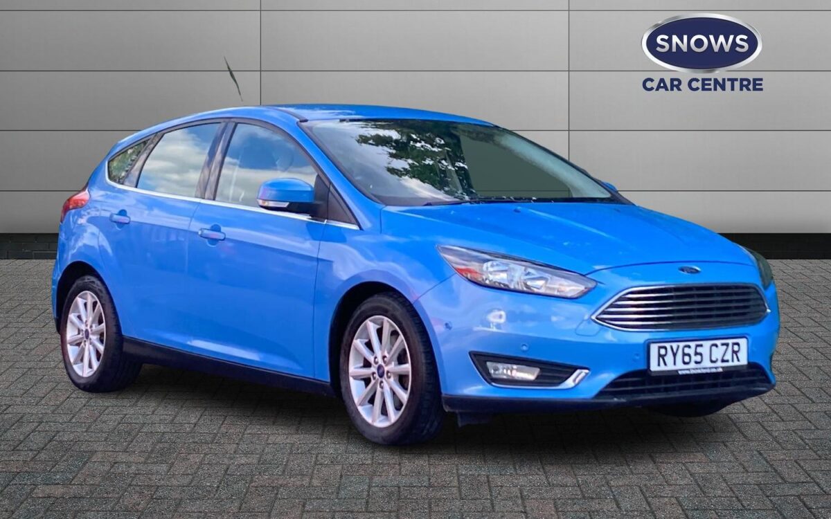 Ford-Focus-1.0T EcoBoost Titanium Euro 6 (s/s) 5dr-Titanium-5-door-Hatchback-model-year-2016