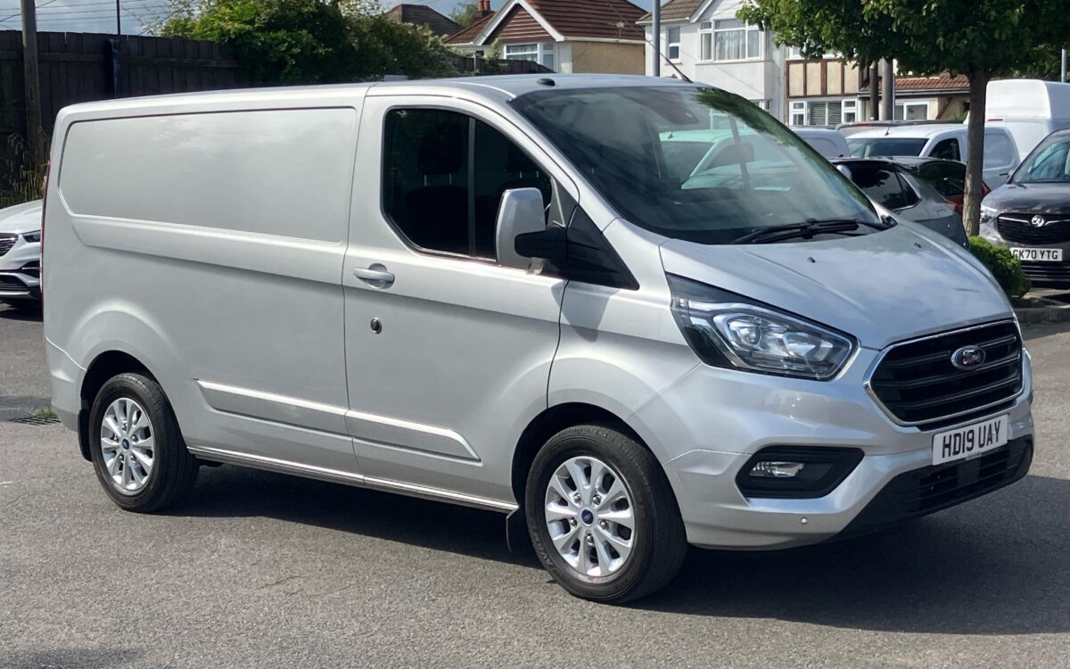 Ford-Transit Custom-2.0 300 EcoBlue Limited L1 H1 Euro 6 (s/s) 5dr-Limited-5-door-Van-model-year-2019