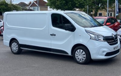 Used Renault Trafic for sale 2.0 dCi ENERGY 30 Business+ LWB Standard Roof Euro 6 (s/s) 5dr in Hampshire NU71