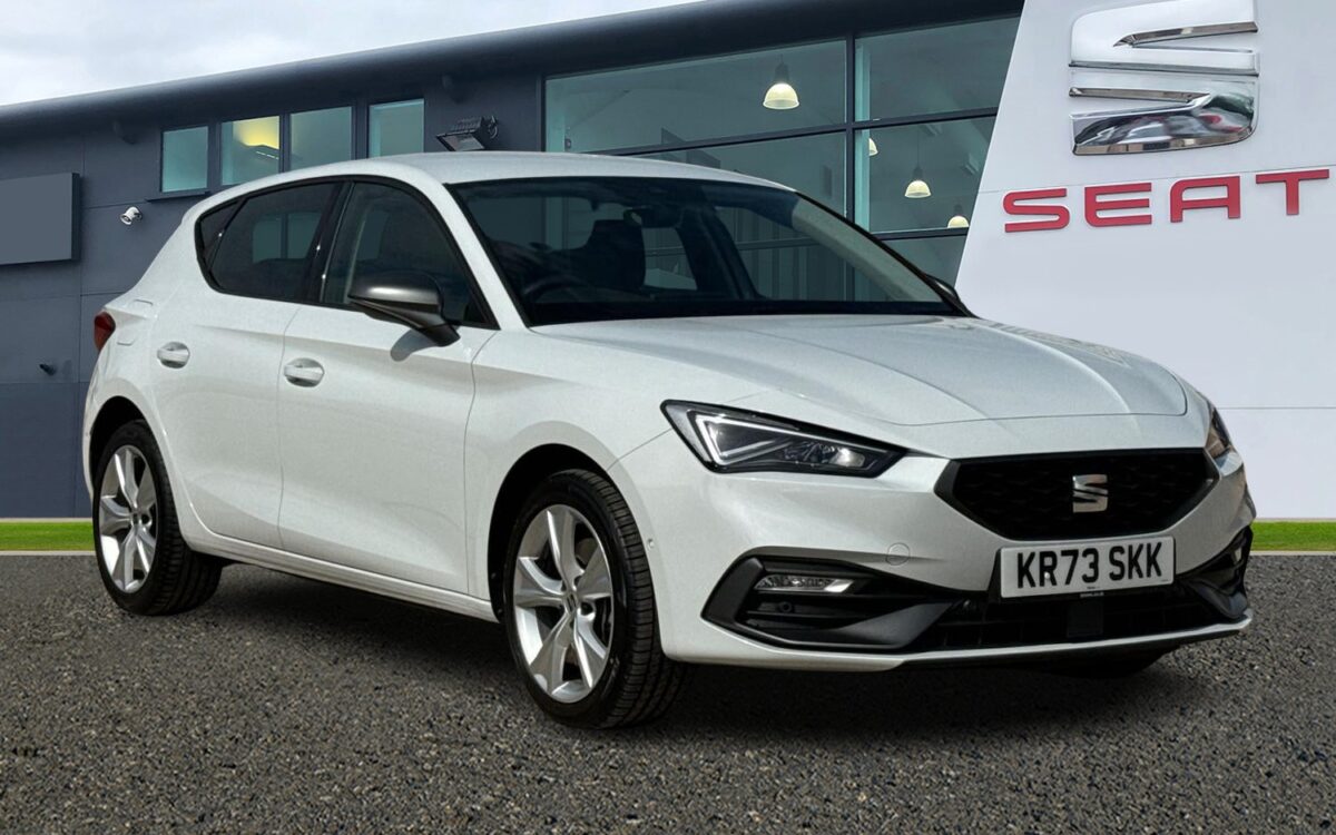 SEAT-Leon-1.4 e-HYBRID (204ps) FR DSG-MK4 (SE380)-5-door-Hatchback-model-year-2023