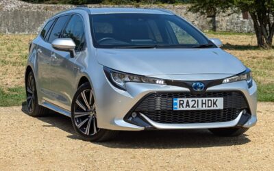 Used Toyota Corolla for sale 1.8 VVT-h Design Touring Sports CVT Euro 6 (s/s) 5dr in Hampshire RA21