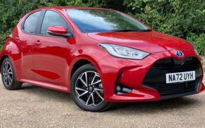 Used Toyota Yaris for sale 1.5 VVT-h Design E-CVT Euro 6 (s/s) 5dr in Hampshire NA72