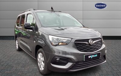 Used Vauxhall Combo Life for sale 50kWh Design XL MPV Auto 5dr (7 Seat 7.4kW Charger) in Hampshire BW72