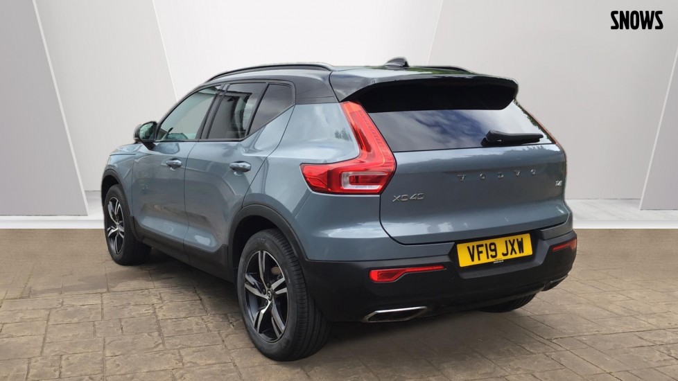 used-Volvo-XC40-T4-FWD-R-Design-Automatc-Crossover-5-door-model-year-2019-18133762-1